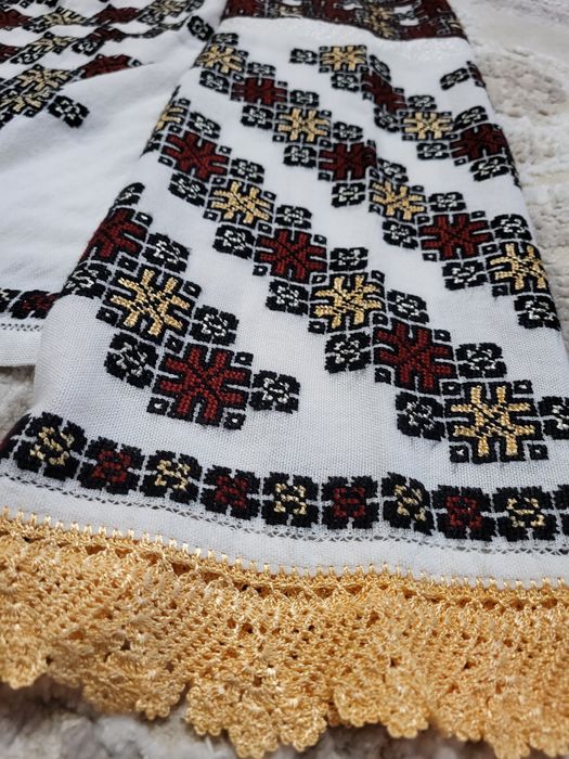 Vând cămașă traditională