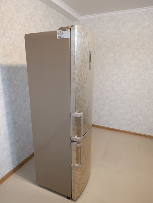 Холодильник LG продам