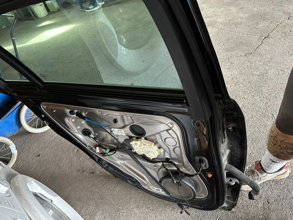 Mercedes W212 задна лява врата