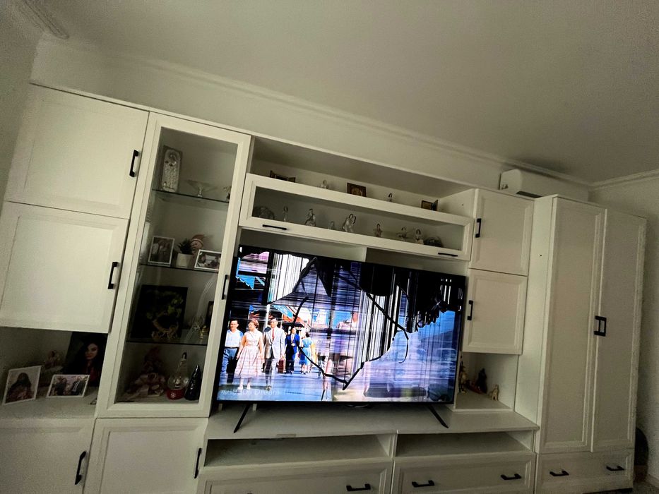 Samsung 65” UE65TU8072 – defect display, pentru piese