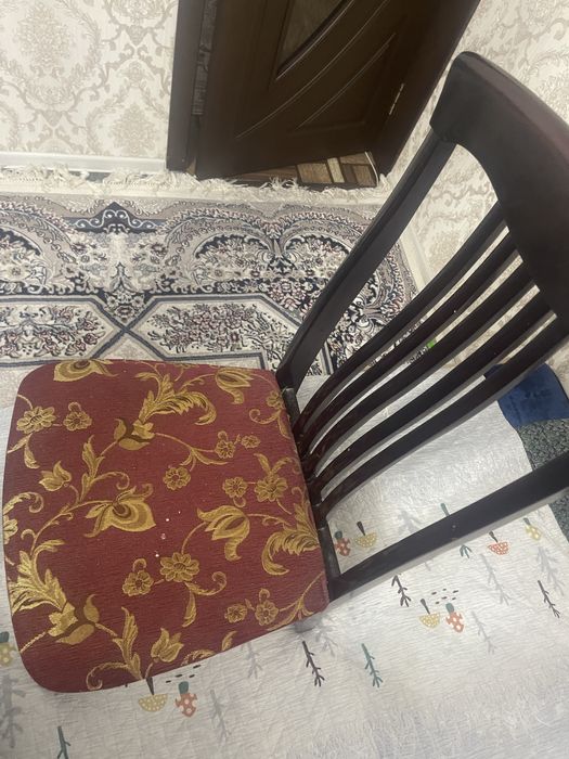 Продаю срочно стулья