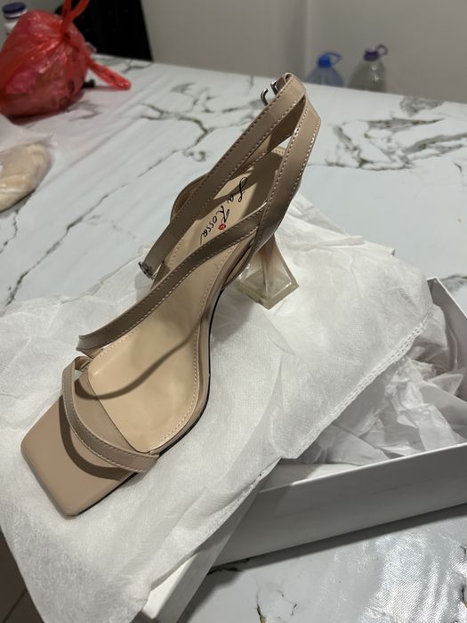 босоножки на каблуке