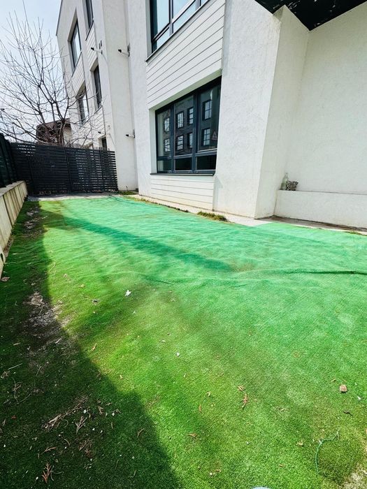 Închiriere apartament 3 camere, curte, loc de parcare, nemobilat