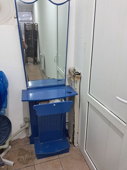 Продаётся зеркало для парикхмахера