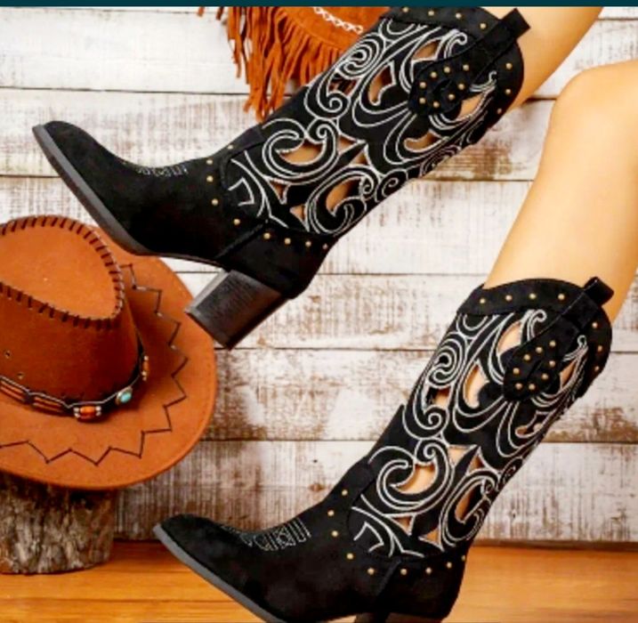 Ботуши дамски бели,кожени, ,летни каубойски.Дамски обувки.