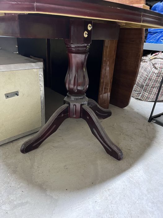 Стол в гостинную