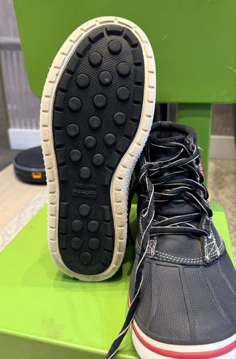 Продам мужские осенние ботинки от Crocs