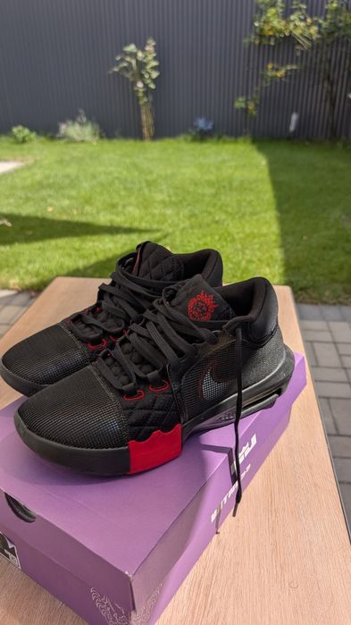 Nike LeBron 42.5