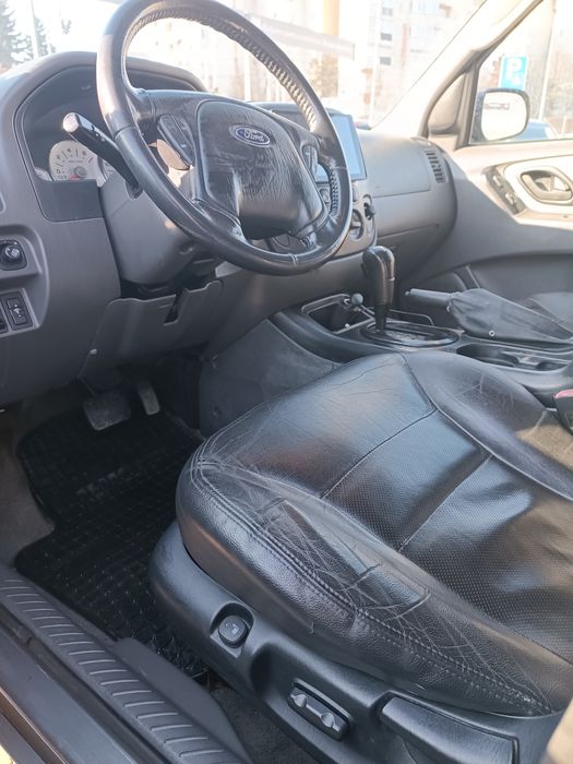 Vând Ford Escape 2.3  Hybrid 4x4 AWD eCVT 155 CP