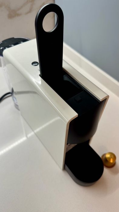 Espressor NespressoEssenza Mini C30 Alb + 40 capsule