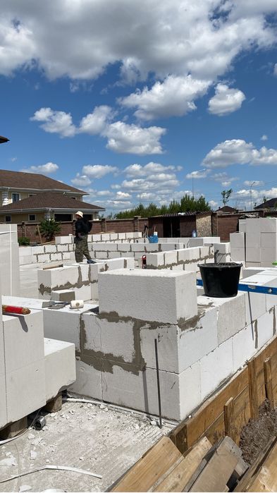 Бригада  строители