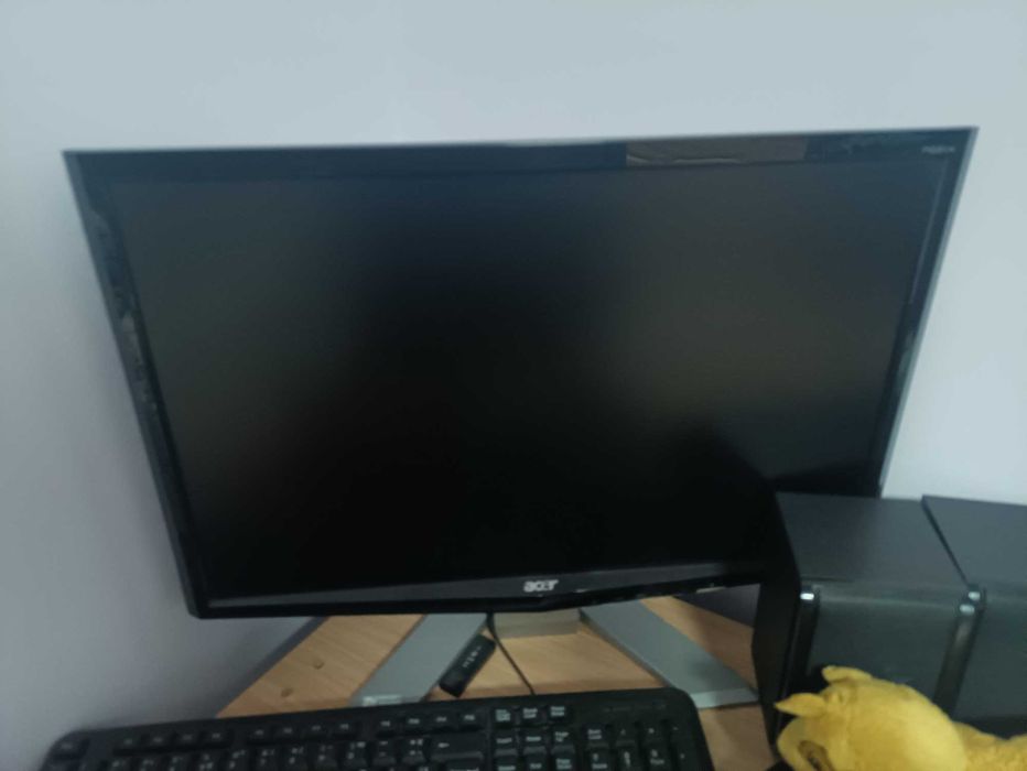Продавам монитор Acer 22 p221w