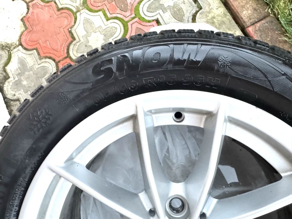 Set cauciucuri de iarnă + jante BMW  205/60 R16