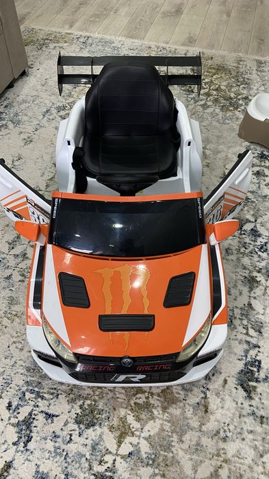 Детская машинка на пульте