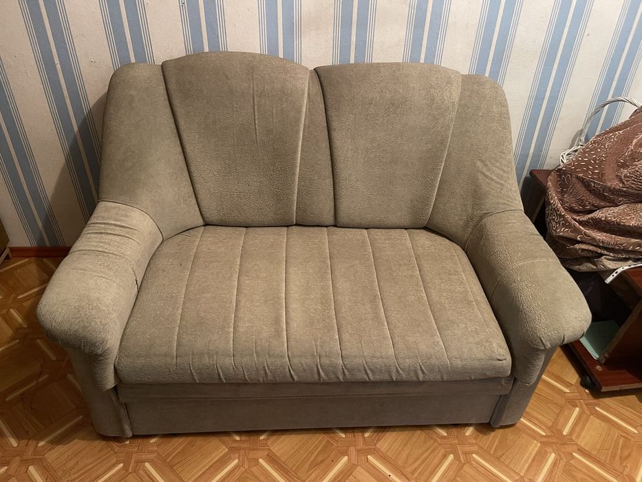 Диван с двумя креслами