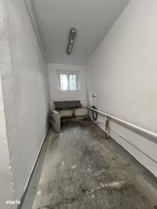 Spatiu comercial cu geamuri la str. Horea, partial demisol