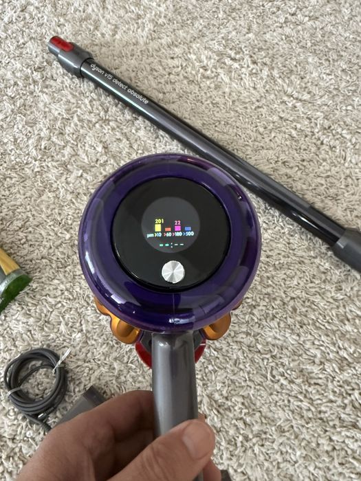 Dyson v15 nou , nefolosit , puternic , perie laser