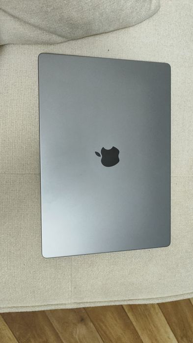 MacBook Pro
Процессор M2 pro
Оперативка 16 Гб(8+8)
Ssd 512гб
Циклов 12