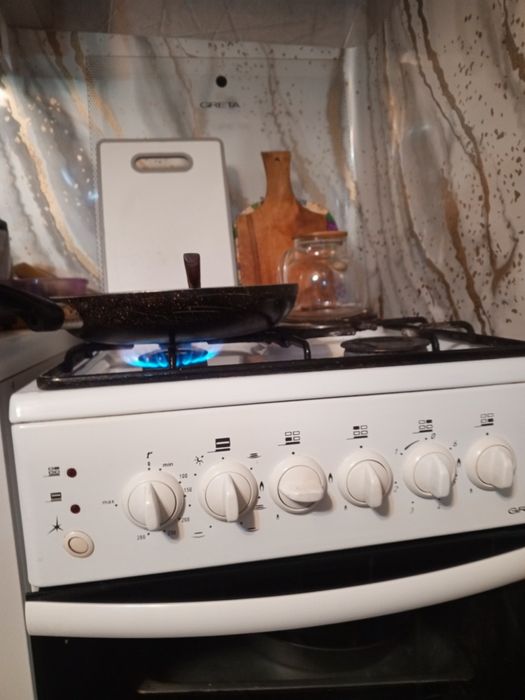 Продам газовую плиту.