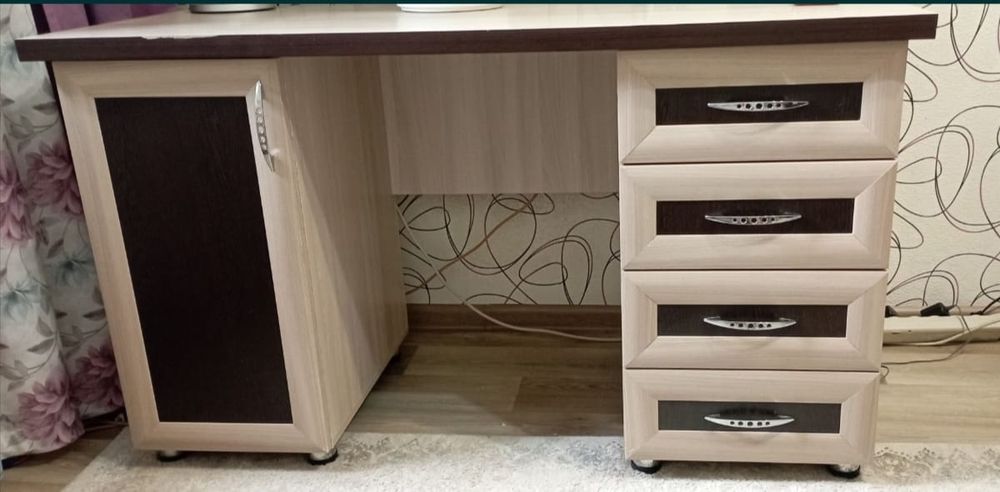 Продам письменный стол