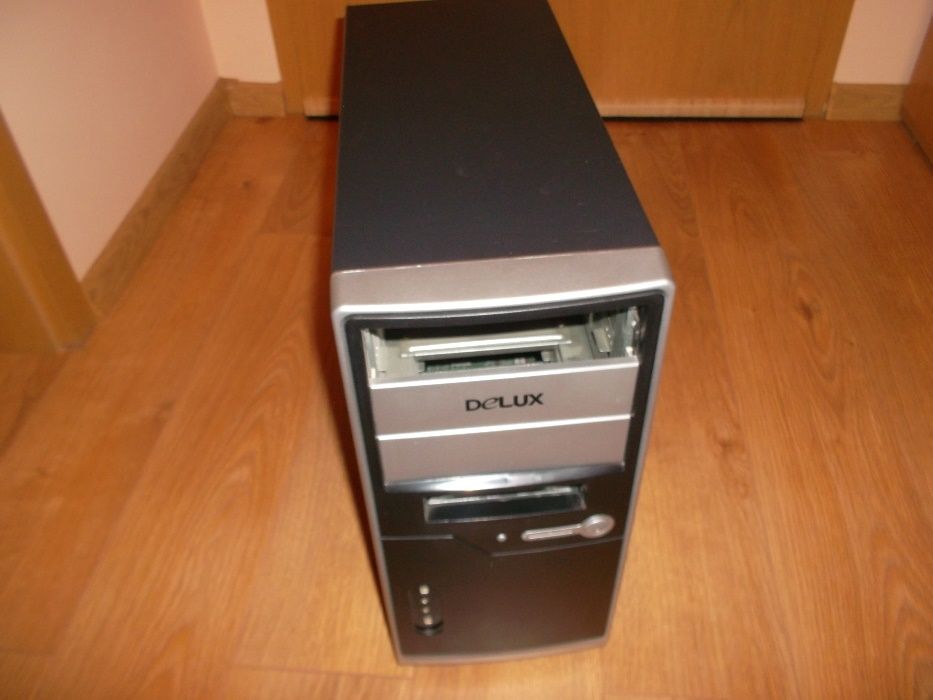 Calculator, computer, stare excelenta, si memori, caracasa desktop