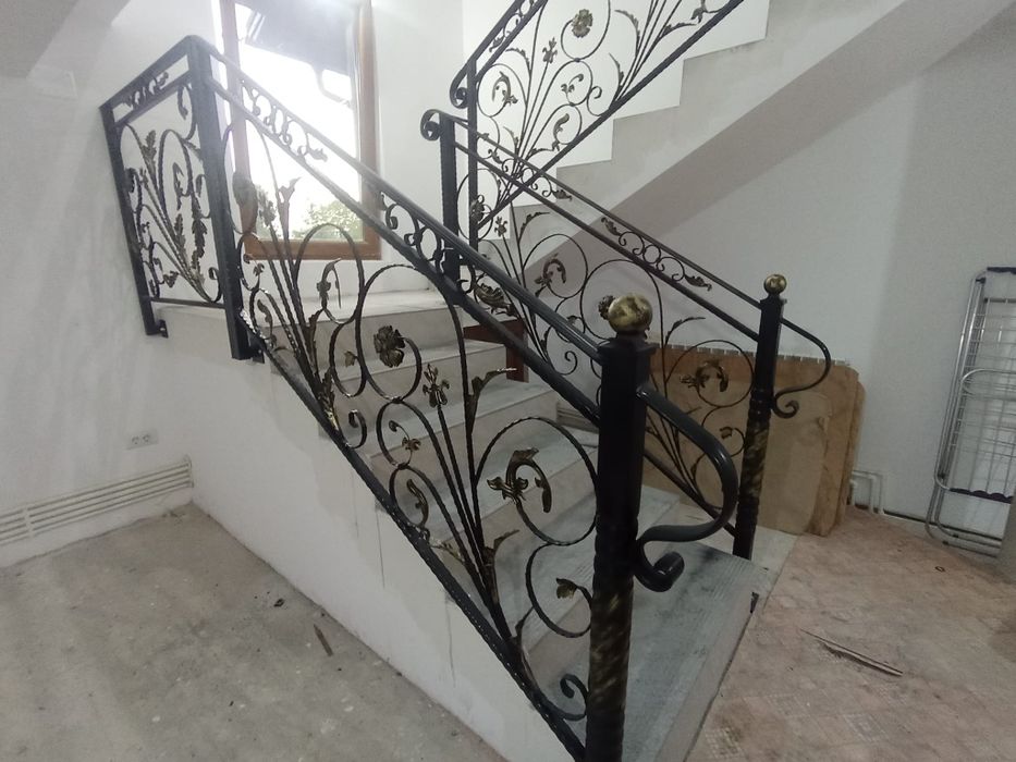 Scari Metalice Moderne