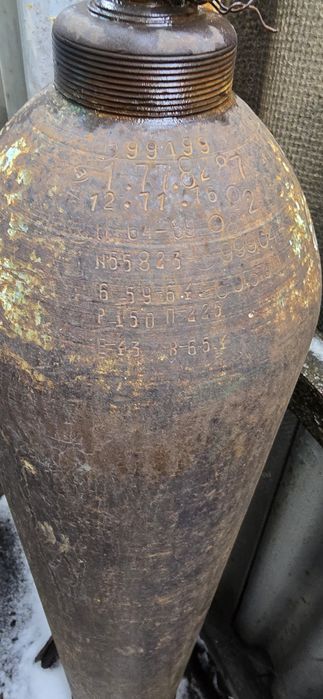 Кислородные баллоны.