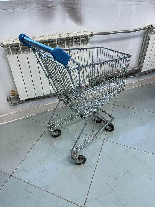 Продам столы и шкафы б/у