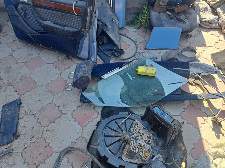 Продам запчасти на мерс 124 93г