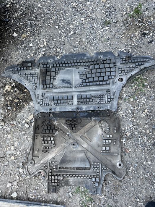 Кори под купето Audi A4 A5 Ауди А4 А5 лява дясна страна под мотор кора