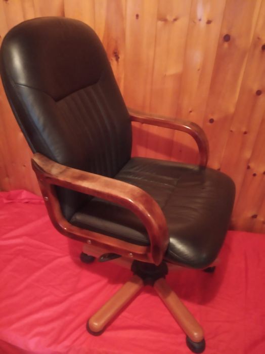 Кресло кожаное черное