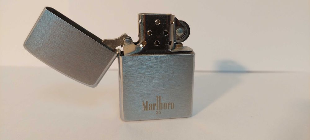 Bricheta de colectie ZIPPO MARLBORO - MADE IN USA
