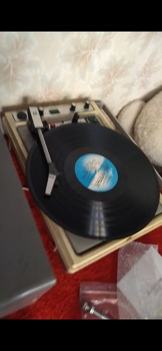 Патефон с дисками вениловыми