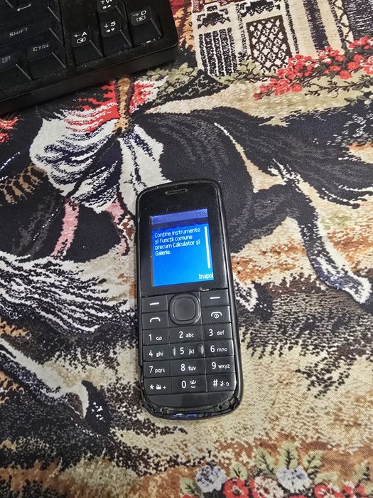 Nokia 113 functional. Carcasa este sparta.