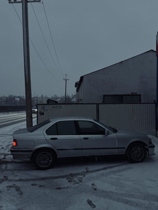 Продам бмв е36.