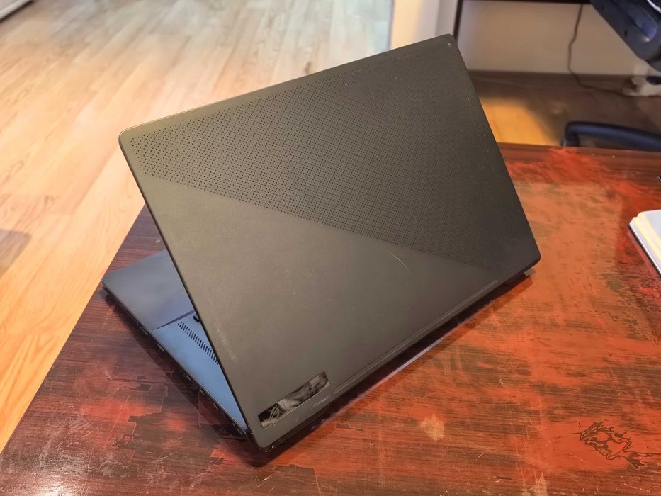Лаптоп Asus ROG Strix Ryzen 9 5900HS, RTX 3070, 1TB SSD, 16GB Ram