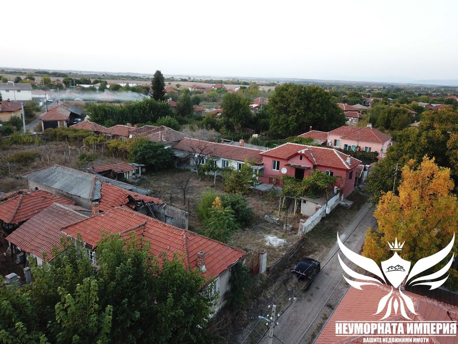 Двуетажна къща с постройки 384РЗП с 930кв. двор село Караджалово