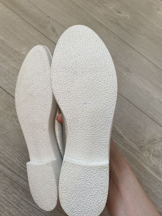 Кожаные серебрянные туфельки 38 размер