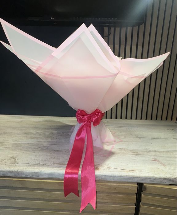 Buchet realizat din 51 trandafiri satin