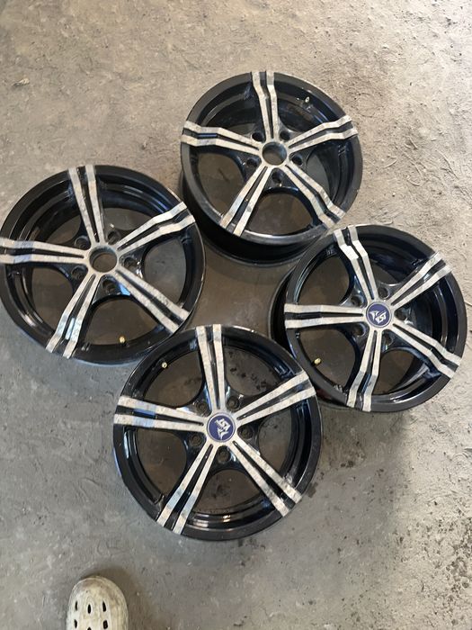 R16 PCD 5*114.3 Комплект легкосплавных дисков