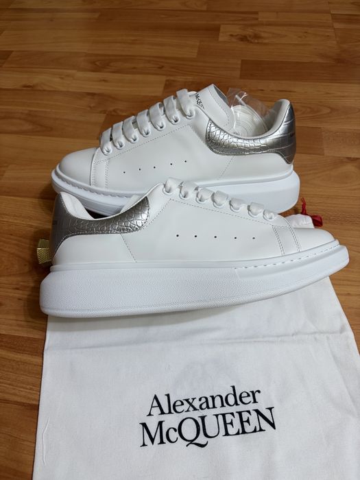 Alexander McQueen 43