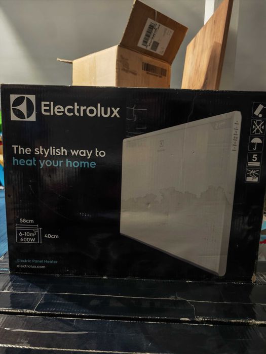 Panoul electric de perete pentru incalzire Electrolux