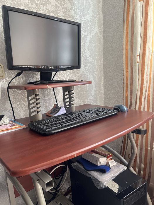 Продам компьютер вместе со столом полностью в рабочем состоянии