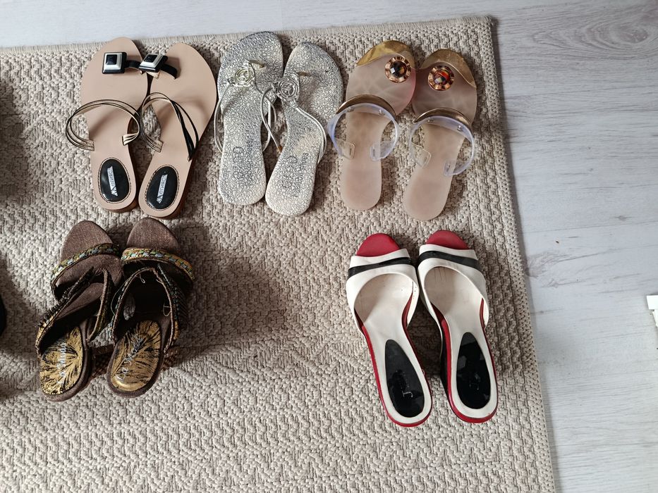 Дамски сандали и чехли,чехлите по 5 евро