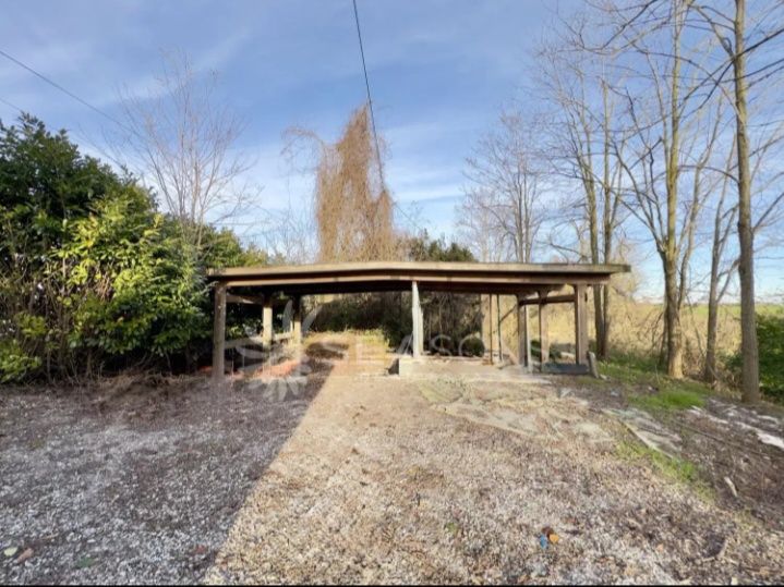 Casa cu 3 camere, baie, curte si piscina (Italia - Veneto)