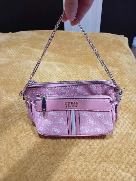 Чанта  на  Guess