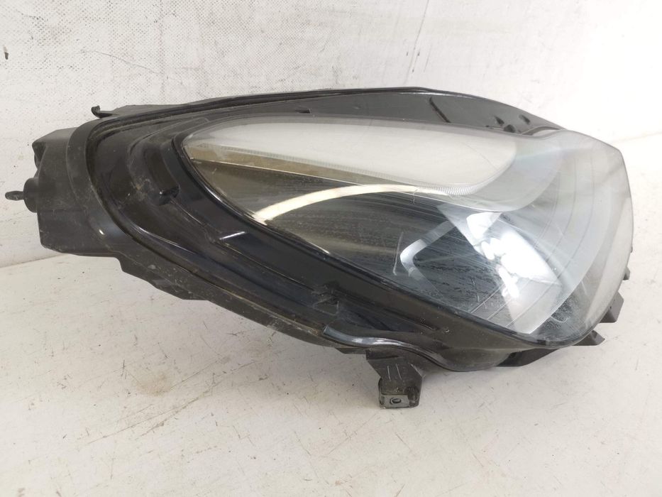 Десен фар Тесла Модел 3/Y / Tesla Model 3/Y Оригинален, повреден