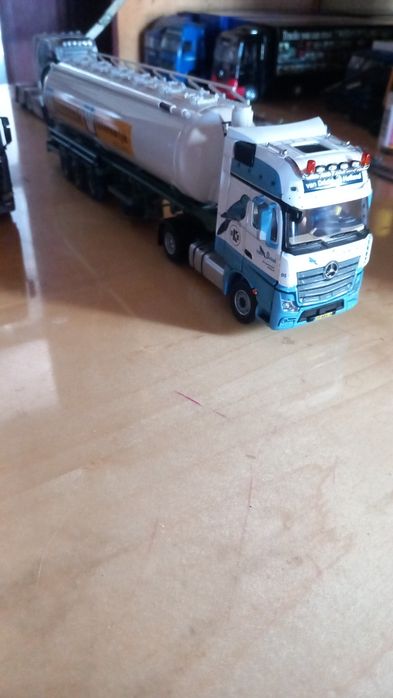 Machete 1/ 50 multe noi