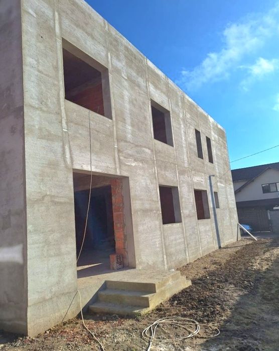 Duplex cu ambele apartamente, semifinisat, la Utvin