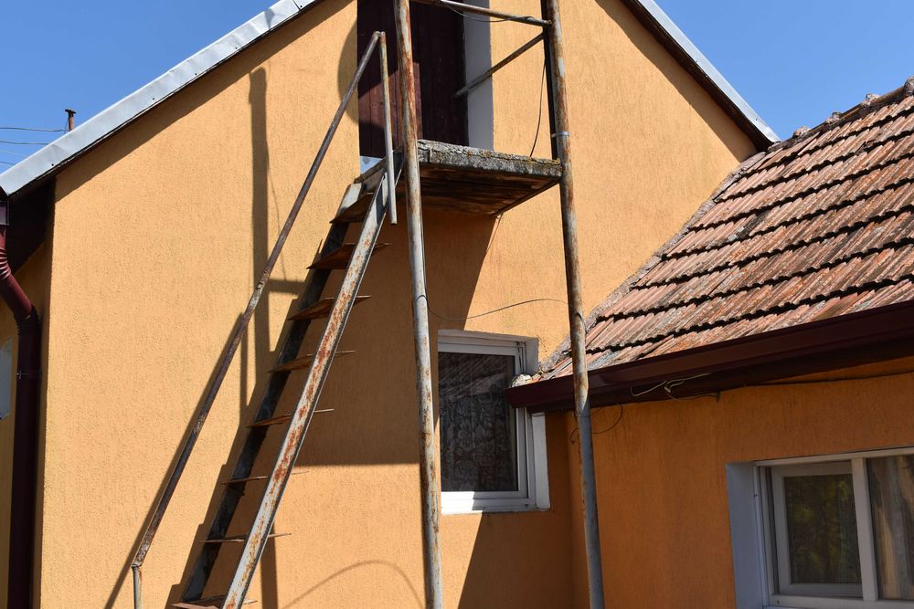 Vand casa, anexe gospodaresti si gradina
